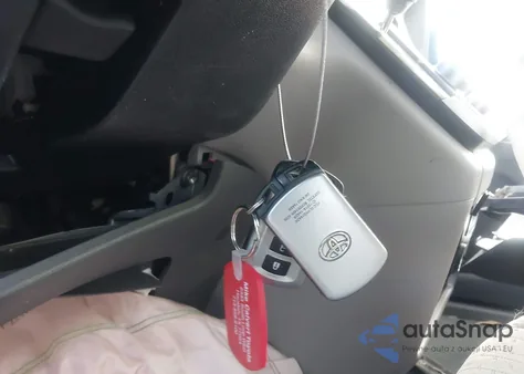 2020 Toyota Sienna Le z USA, uszkodzony, nr VIN 5TDKZ3DC3LS040255